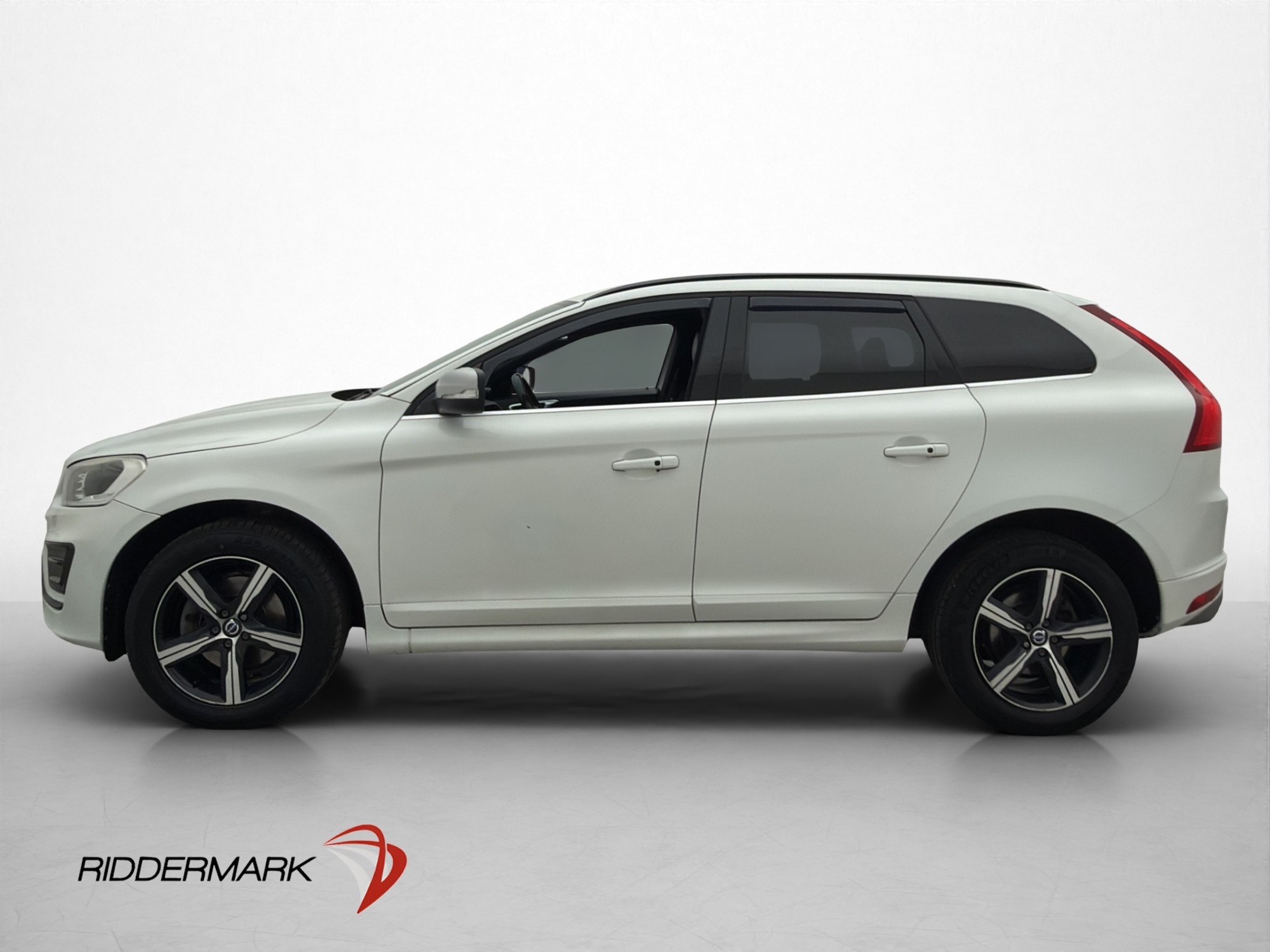 Volvo XC60 D4 AWD 190hk R-Design 2017, bild 4/70