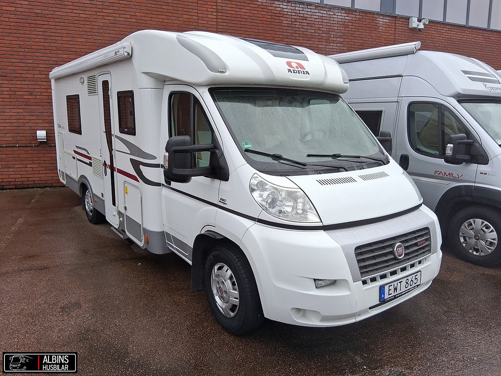 Adria Coral S 670 SLT / Hydrauliska stödben / ALDE