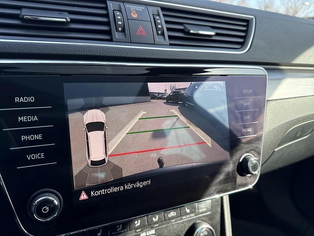 Skoda Superb 2018 - miniatyr 16