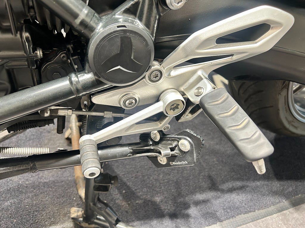 BMW R1250R Opt719/Akra/Kolfiber/Väskor/Hugger
