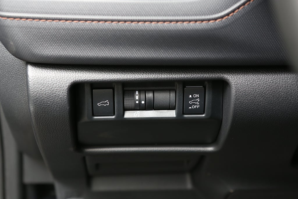 Subaru Forester e-Boxer Limited | Moms 2025