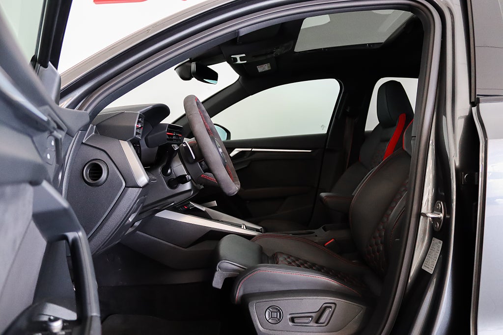 Audi RS3 Sedan RS-design Pano RS-avgas 360° Matrix B&O