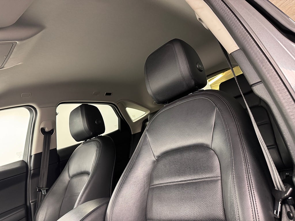 Jaguar E-PACE P200 AWD Svensksåld Black EDT. Meridian Navi LED bild 5