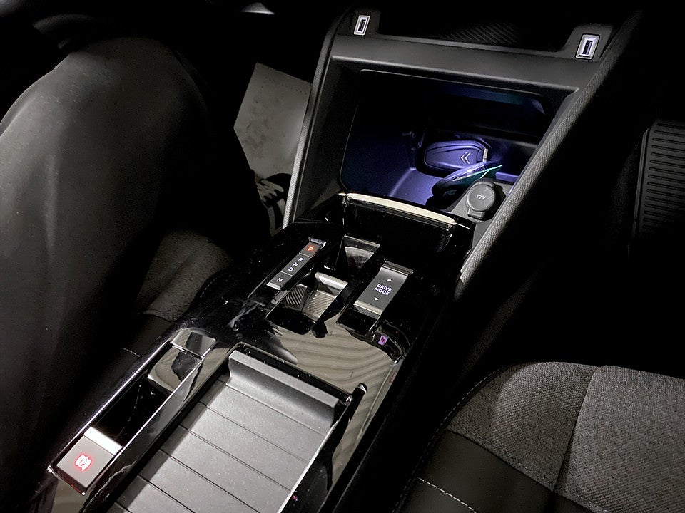 Bild på Citroën C4 X Shine 1.2 PT 130hk Aut - B-KAMERA, CARPLAY