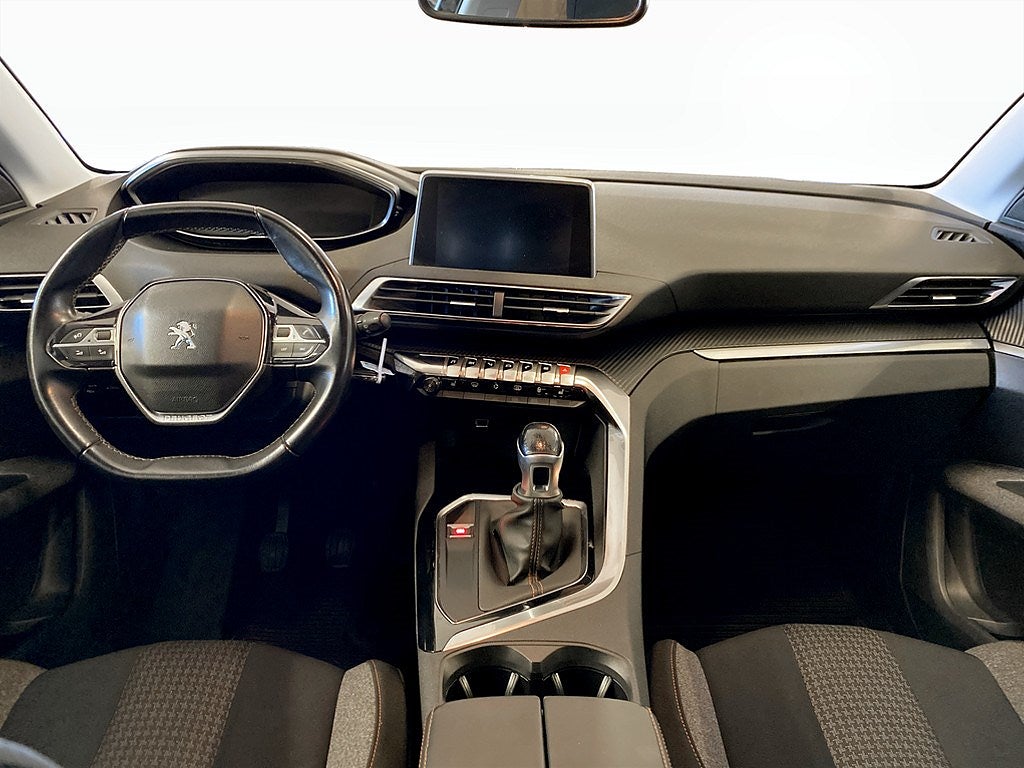 Bild på Peugeot 3008 Active 1.2 130hk - CARPLAY, P-SENSORER