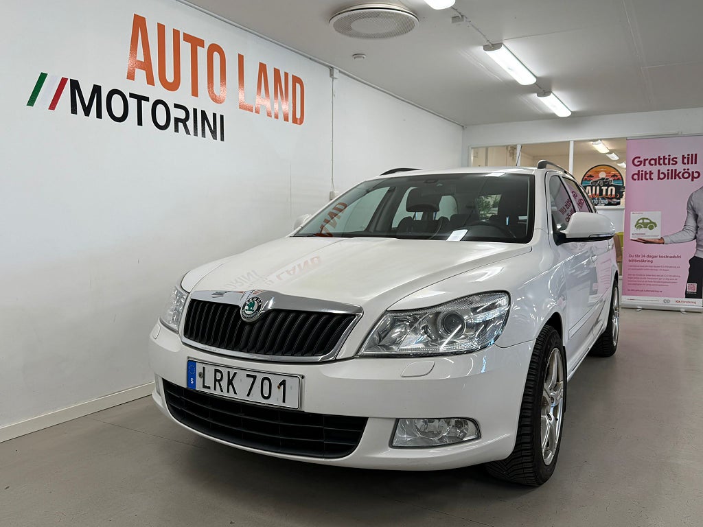 Skoda Octavia Kombi 2.0 TDI DPF Elegance / AUTOMAT / DRAG 