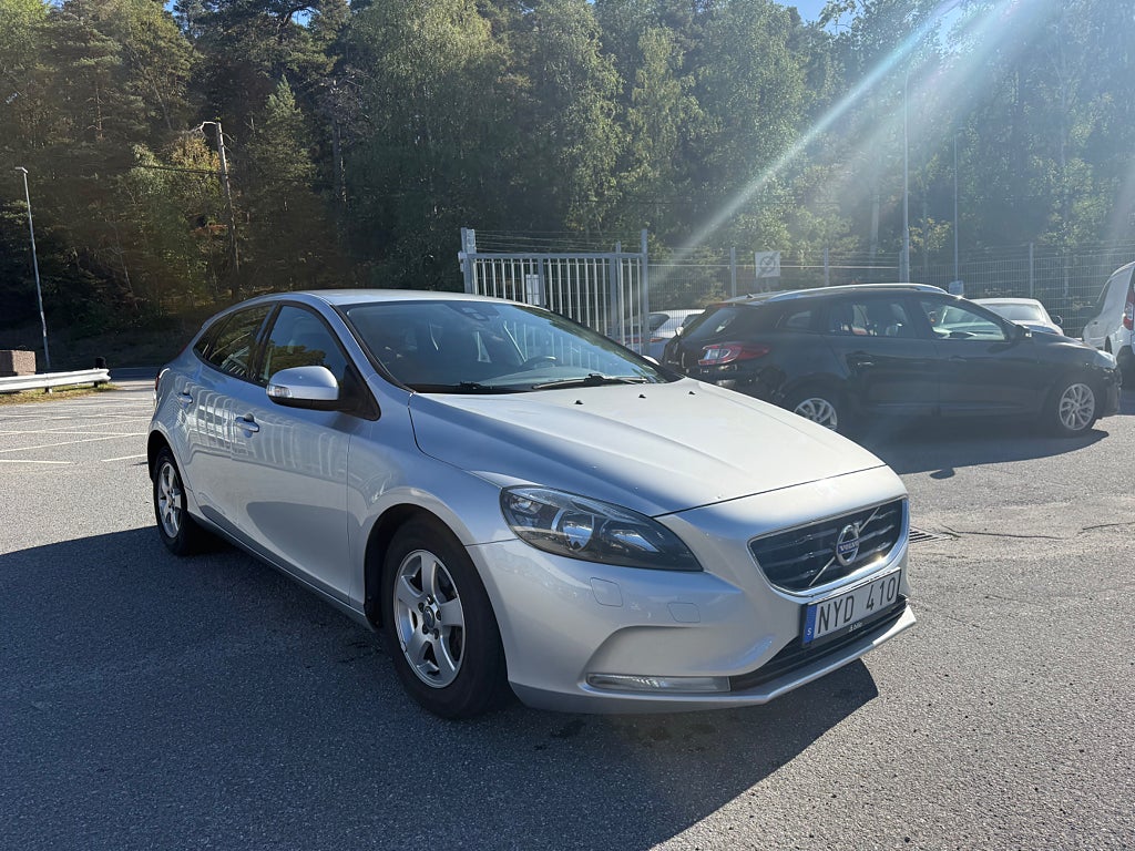 Volvo V40 D2 115hk Dragkrok Välservad Välvårdad Your Kinetic 