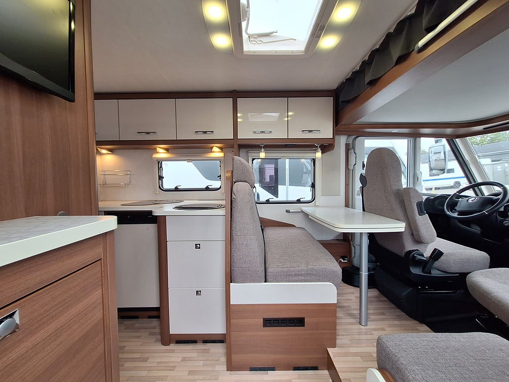 LMC Explorer Sportline I 675 G Långbädd, Alde, Solcell