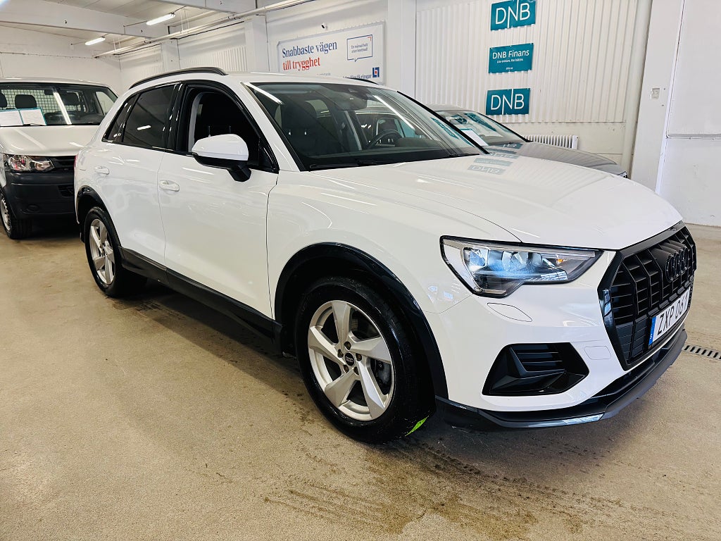 Audi Q3 35 TFSI 150HK S-TRONIC ADVANCED / DRAG / VÄRMARE