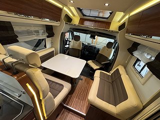 Husbil-halvintegrerad Adria Matrix Supreme 687SL 150HK 14 av 21