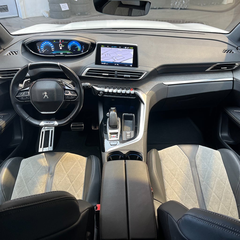 Peugeot 3008 GT+ HYBRID 4WD 300hk Navi Carplay Backkamera