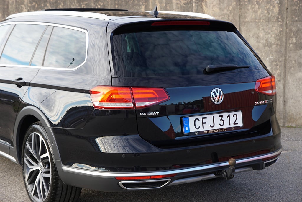 Volkswagen Passat Alltrack 2.0 TDI 240hk 4Motion Pano Massage Värmare Drag