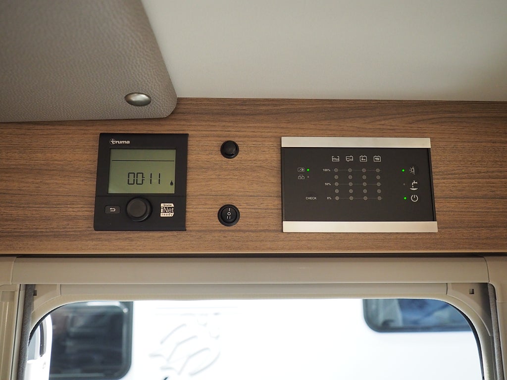 Knaus Van Ti 640 MEG Vansation AUT 177hk | Långbäddar I VW