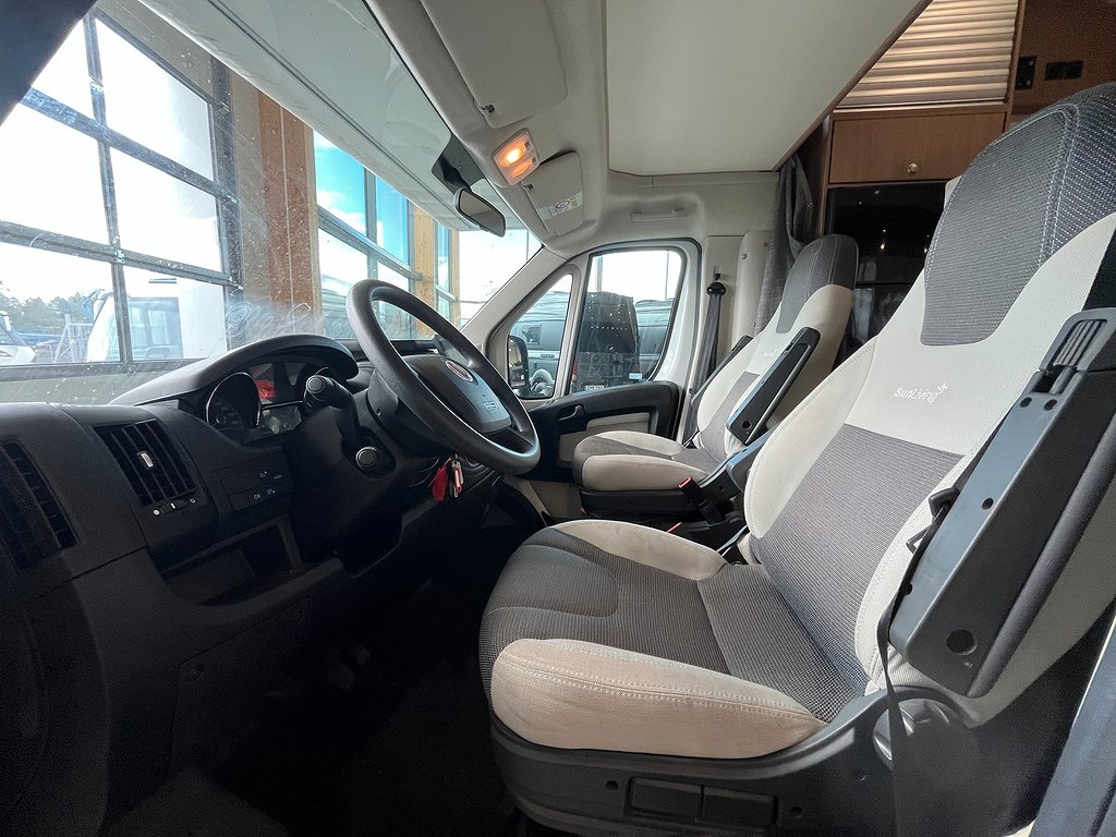 Sun Living A 49 DP /Automat/6 bältad/6 sovplatser/Drag/Solcell - Sun Living