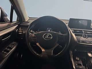 Lexus NX 300h 2.5 AWD E-CVT Business Line S&Vhjul/Drag/Kamera – bild 9