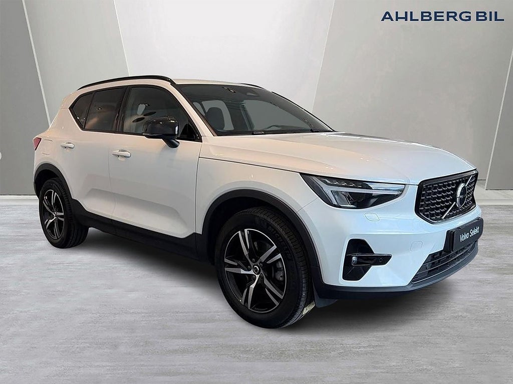 Volvo XC40 B3 FWD Bensin Plus Dark. Navi, Klimatpaket, Pr...
