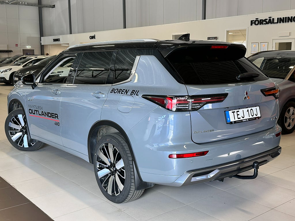 Mitsubishi Outlander PHEV CVT AWD 306hk Instyle Panorama Dragkrok thumbnail
