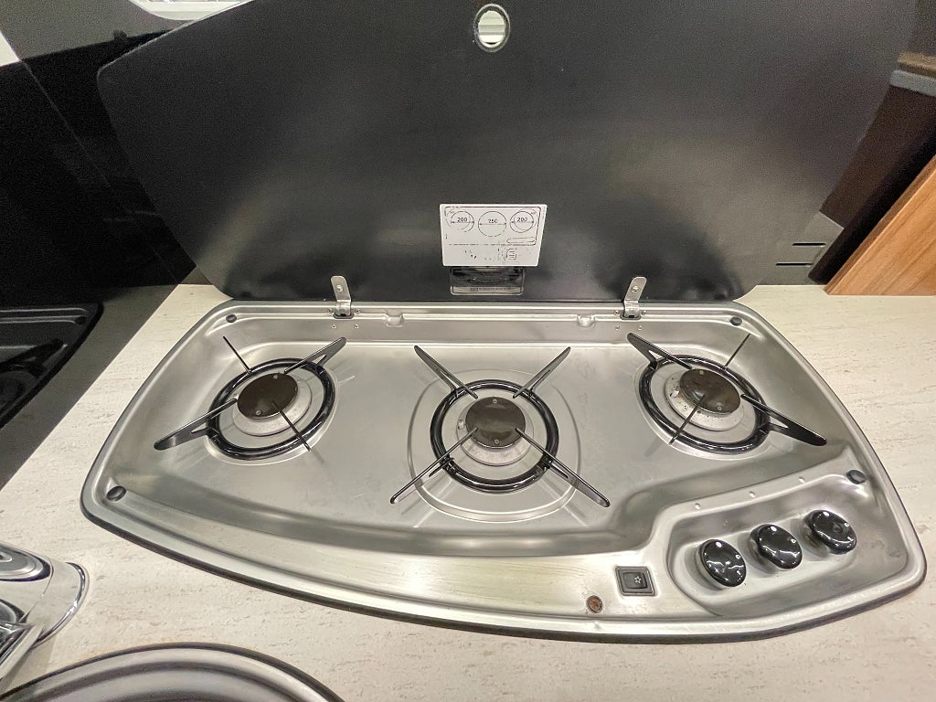 Pilote Essentiel P 740 GJ /ALDE/Solcell/B-körkort/Ugn/Långbäddar - Pilote