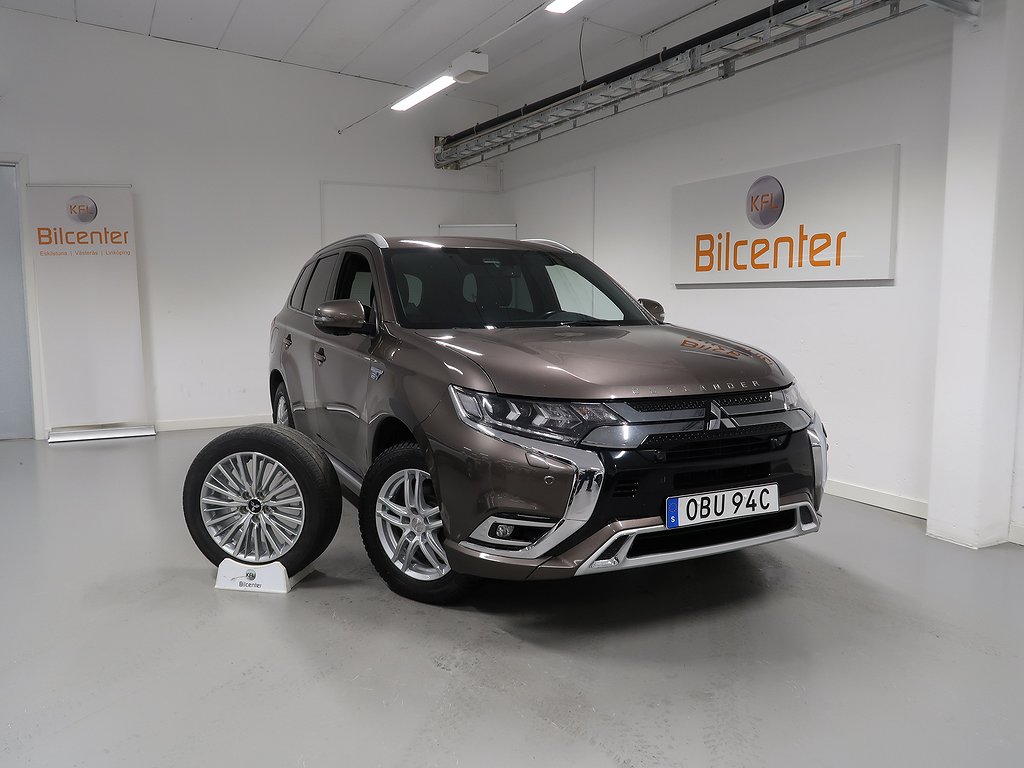 Mitsubishi Outlander *3,99% RÄNTA* V-Däck ingår 360kamera-Drag-Skinn-Elstol-Carplay-R