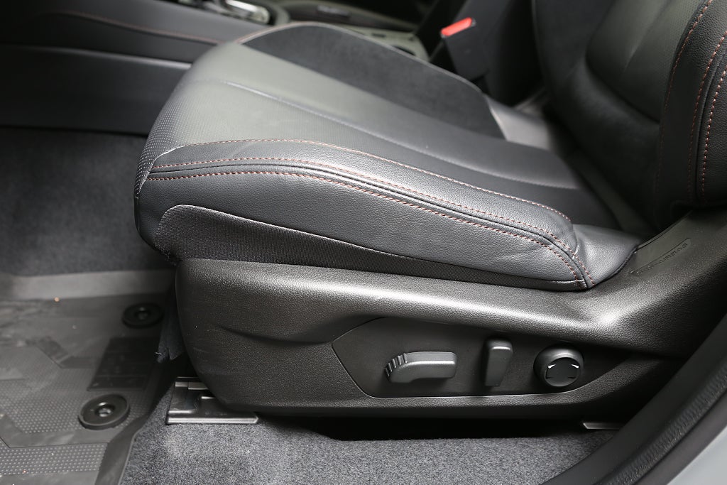 Subaru Forester e-Boxer Limited | Moms 2025