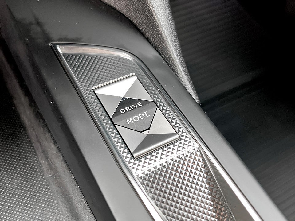 Bild på DS 3 Crossback E-Tense Exclusive 50kWh 136hk Aut - CARPLAY