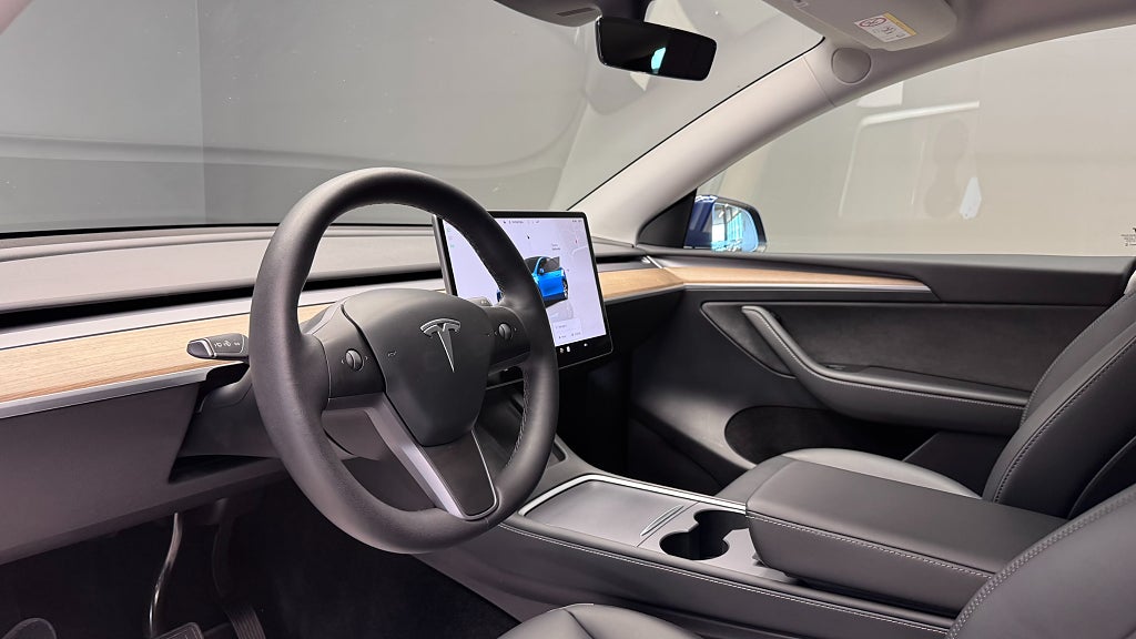 Tesla Model Y 2022 - miniatyr 6
