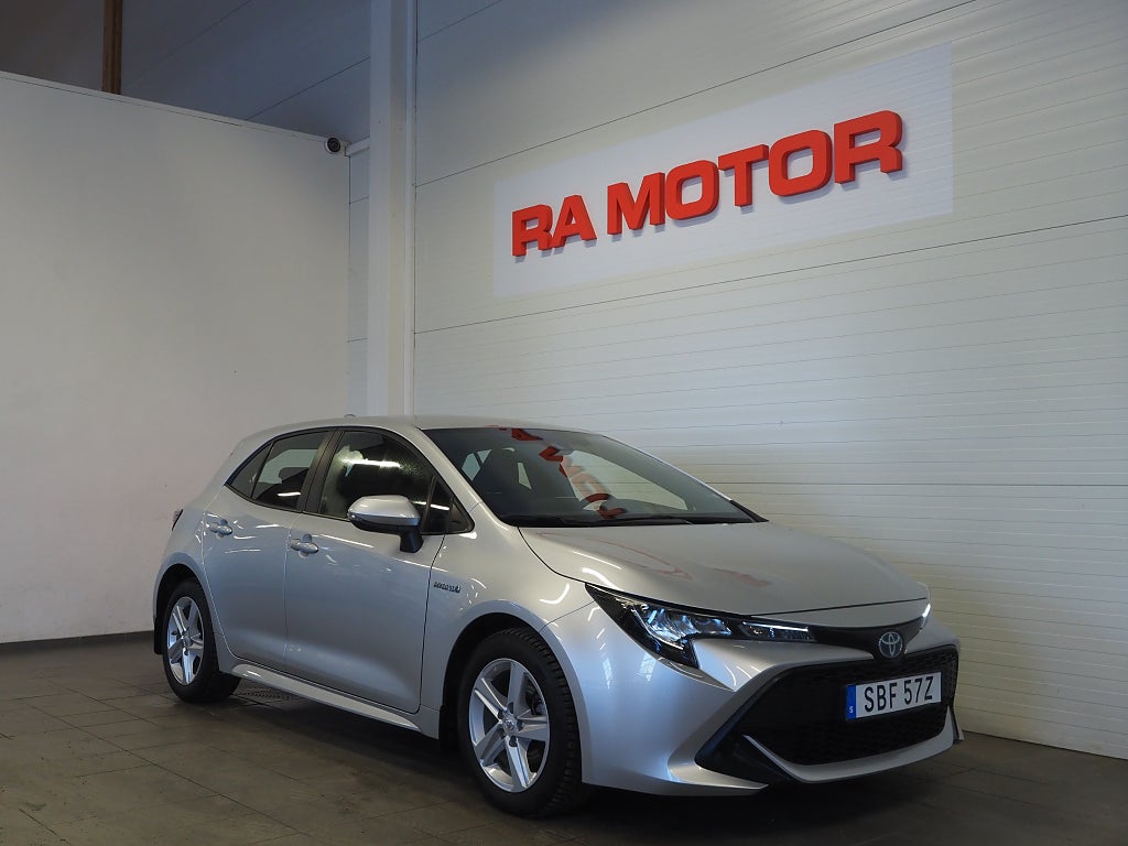 Toyota Corolla Hybrid e-CVT Life 122hk Backkamera Låga mil! 2021
