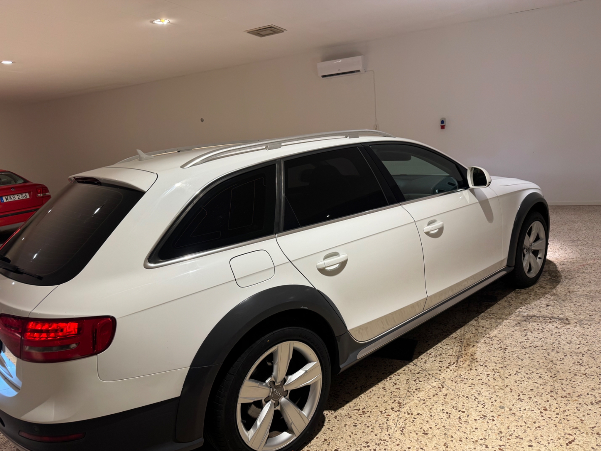 Audi A4 2010, bild 2/33