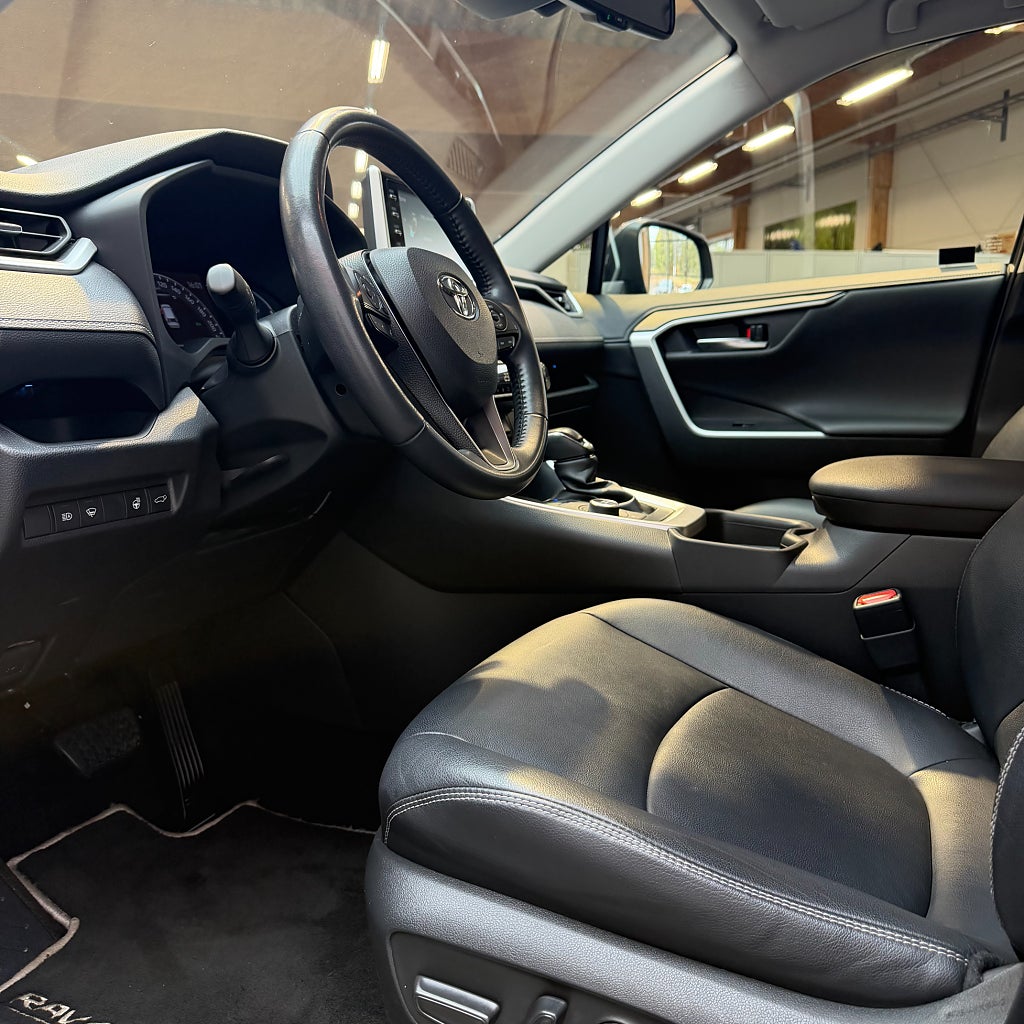Toyota RAV4 Hybrid AWD-i E-CVT Executive Carplay Backkamera 222hk