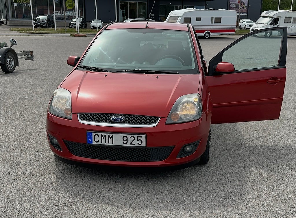 Ford Fiesta 5-dörrar 1.4 Euro 4 Nybesiktigad & 6 månaders garanti 