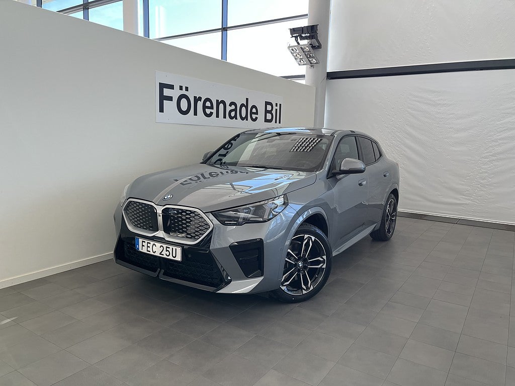 BMW iX2 xDrive30 M Sport Drag Rattvärme 19" Park Assist 