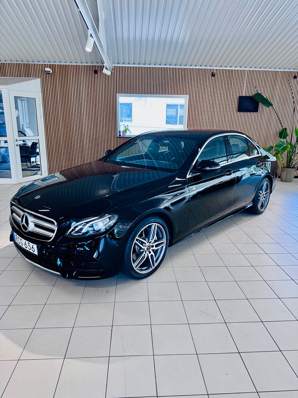 Mercedes-Benz E 200 AMG / 9G-Tronic 