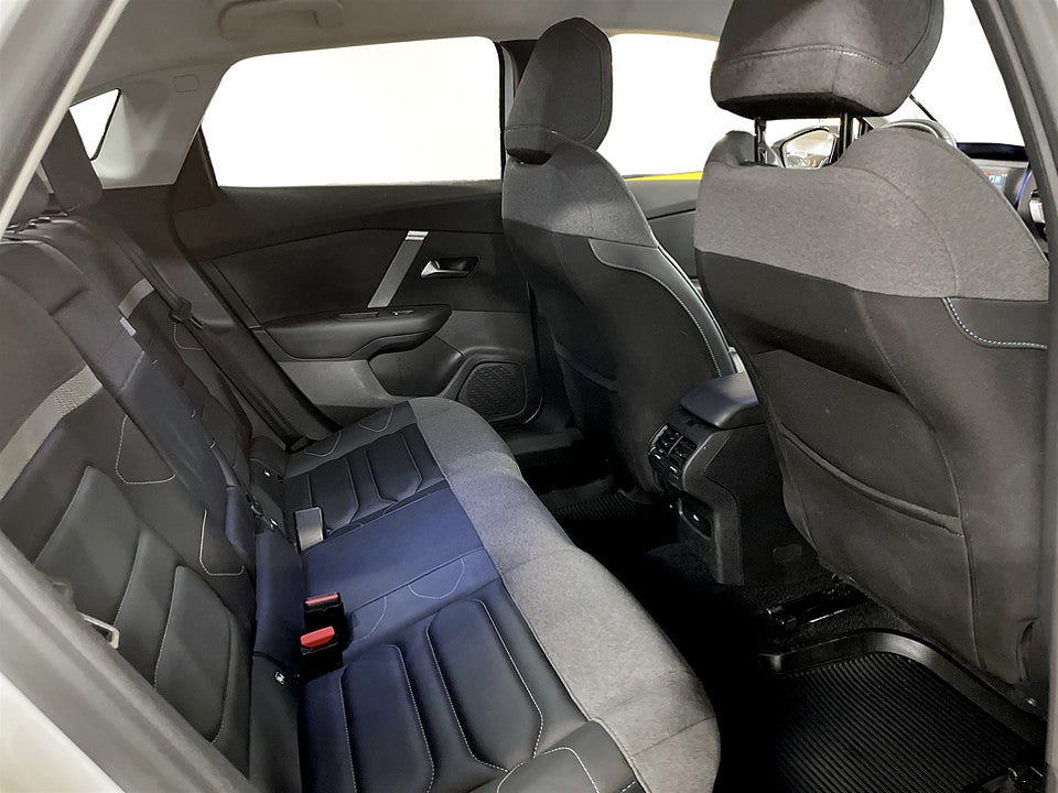 Bild på Citroën C4-X Shine 1.2 PT 130hk Aut B-KAMERA RATTVÄRME