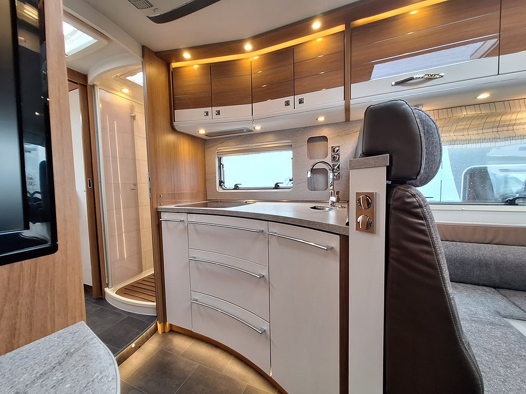 Dethleffs Premium XLi 7850-2 EB Långbädd, Automat, Solcell, AC