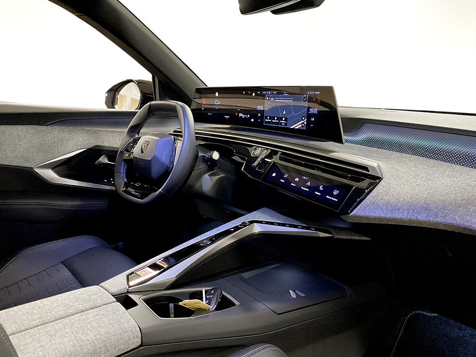 Bild på Peugeot 5008 GT Hybrid 145hk Aut 7-SITS B-KAMERA CARPLAY