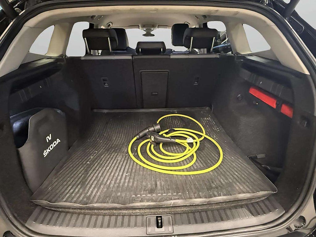 Skoda Enyaq iV iV80, Plus 204HK S&V hjul, Nybytt framruta, 3,95% Ränta - miniatyr 16
