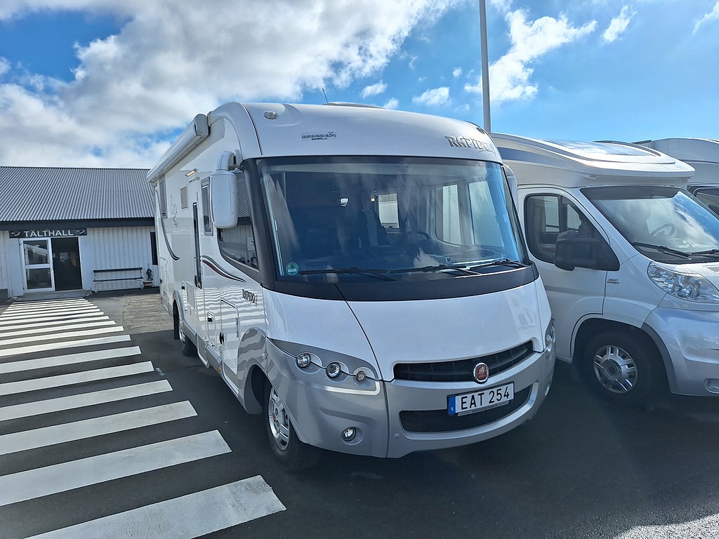 Rapido I 990 DF Queenbädd, Solcell