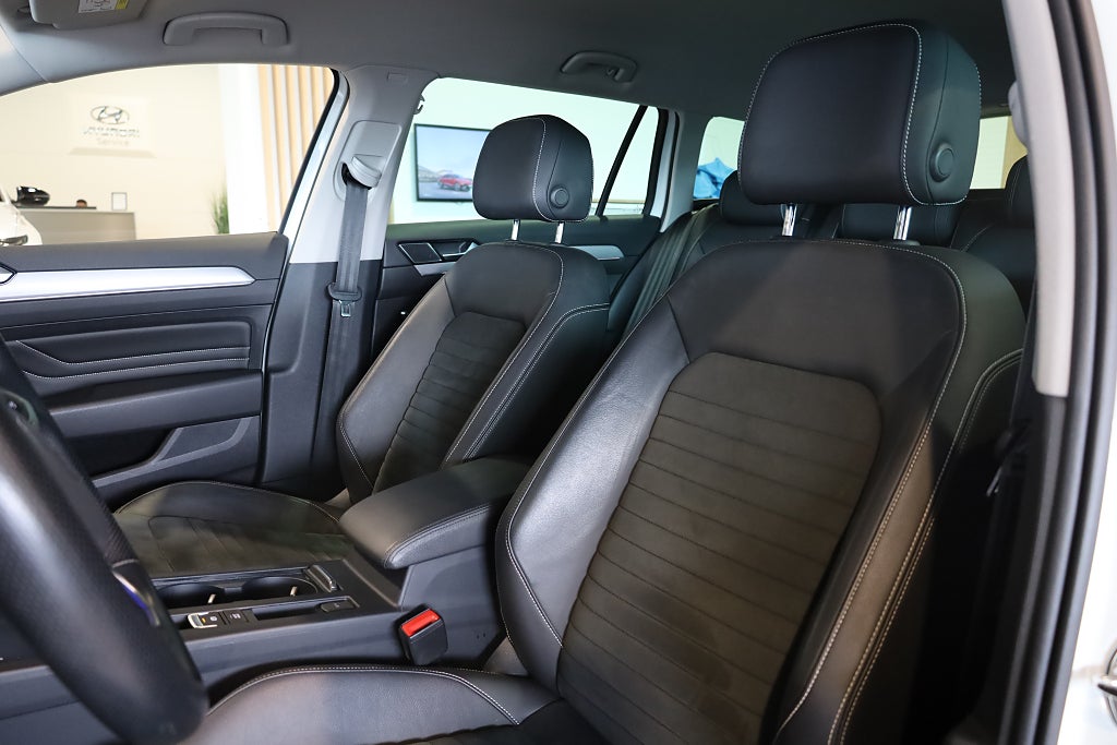 Volkswagen Passat GTE 218hk Executive / Business / Värmare / Navi 2022
