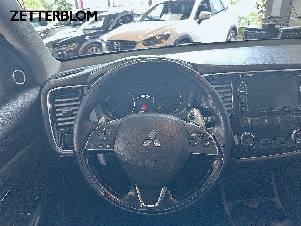 SUV Mitsubishi Outlander 12 av 18