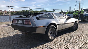 Den här De Lorean DMC 12 importerades till Sverige 1989 och har sedan dess haft fem ägare. Foto: Bilweb Auctions
