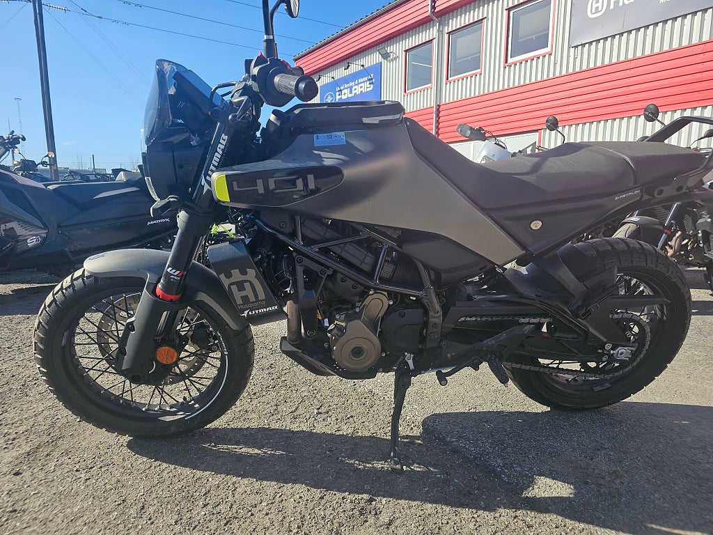 Husqvarna SVARTPILEN 401 