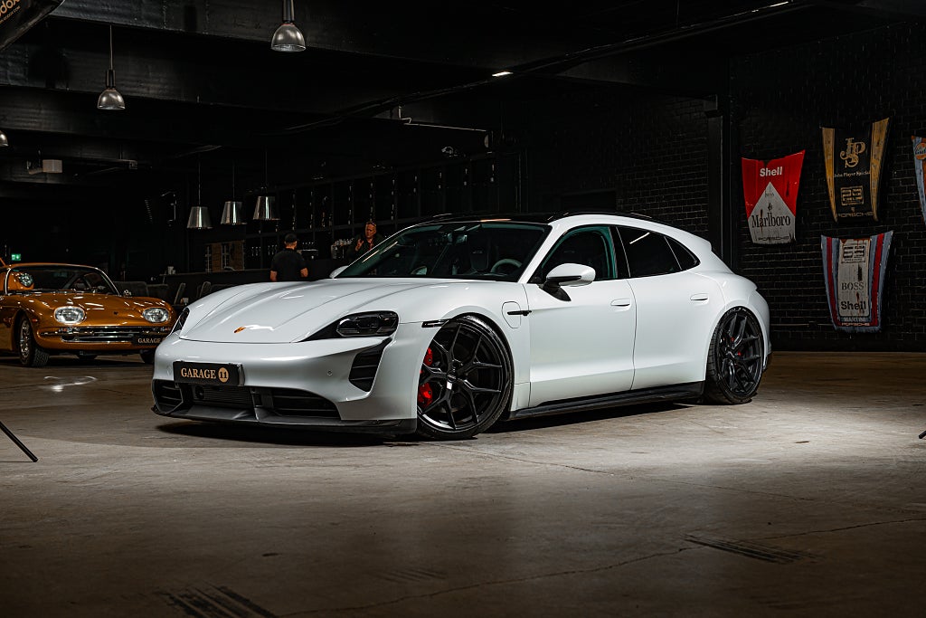 Porsche Taycan GTS Sport Turismo / Vossen / Active Suspension Control