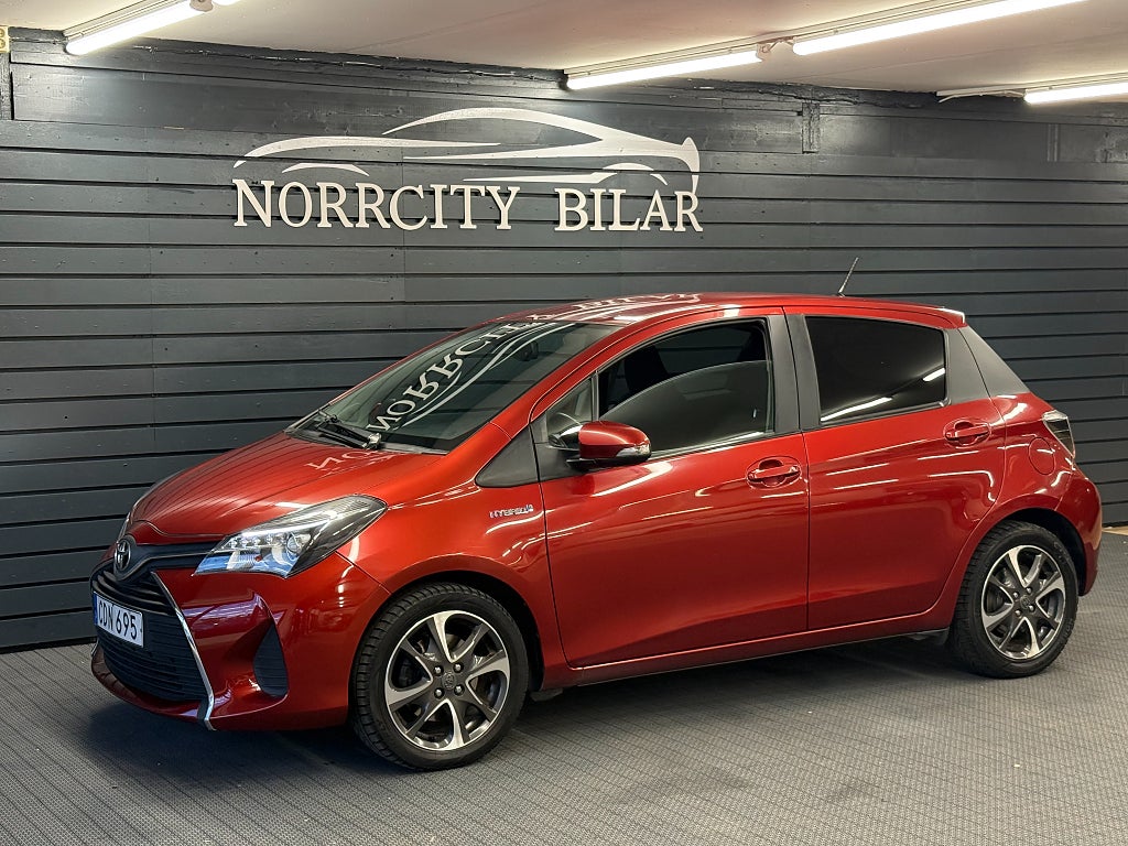Toyota Yaris Hybrid e-CVT Edition 50 / Nybesiktigad / B-Kamera