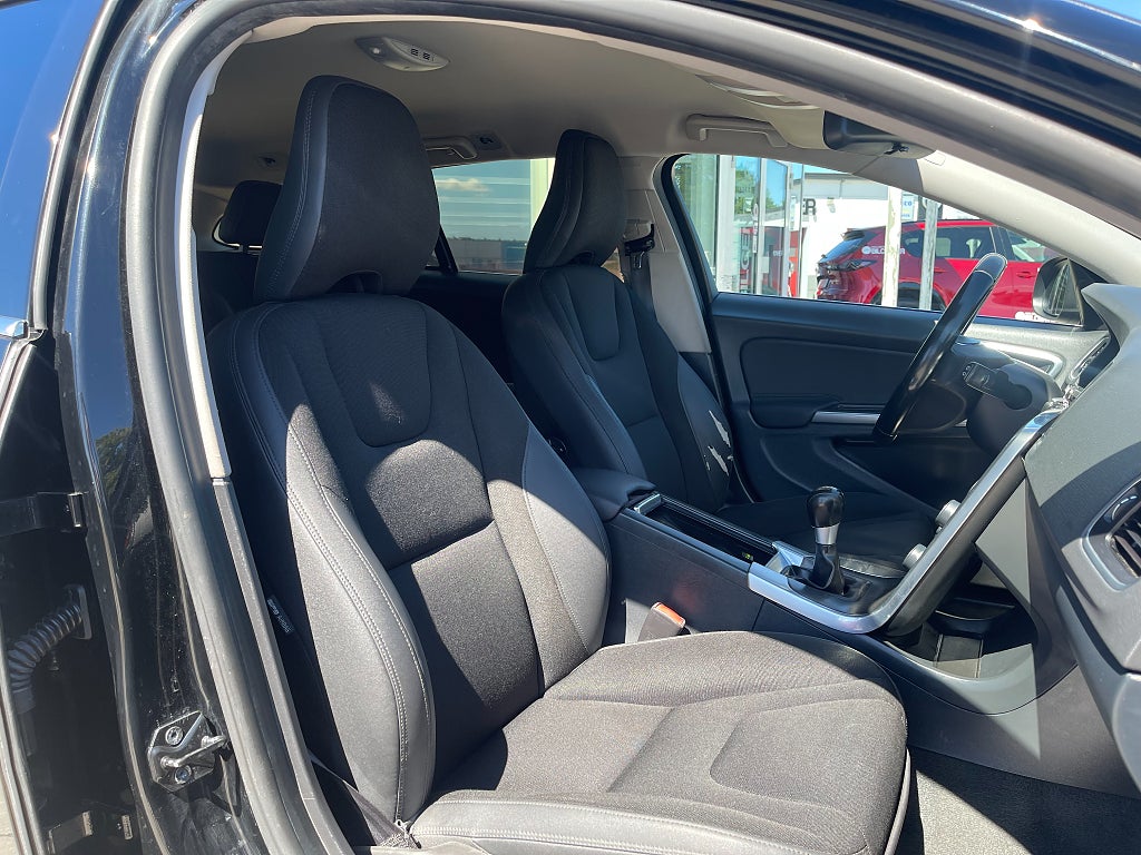 Volvo V60 DRIVe Momentum Dragkrok