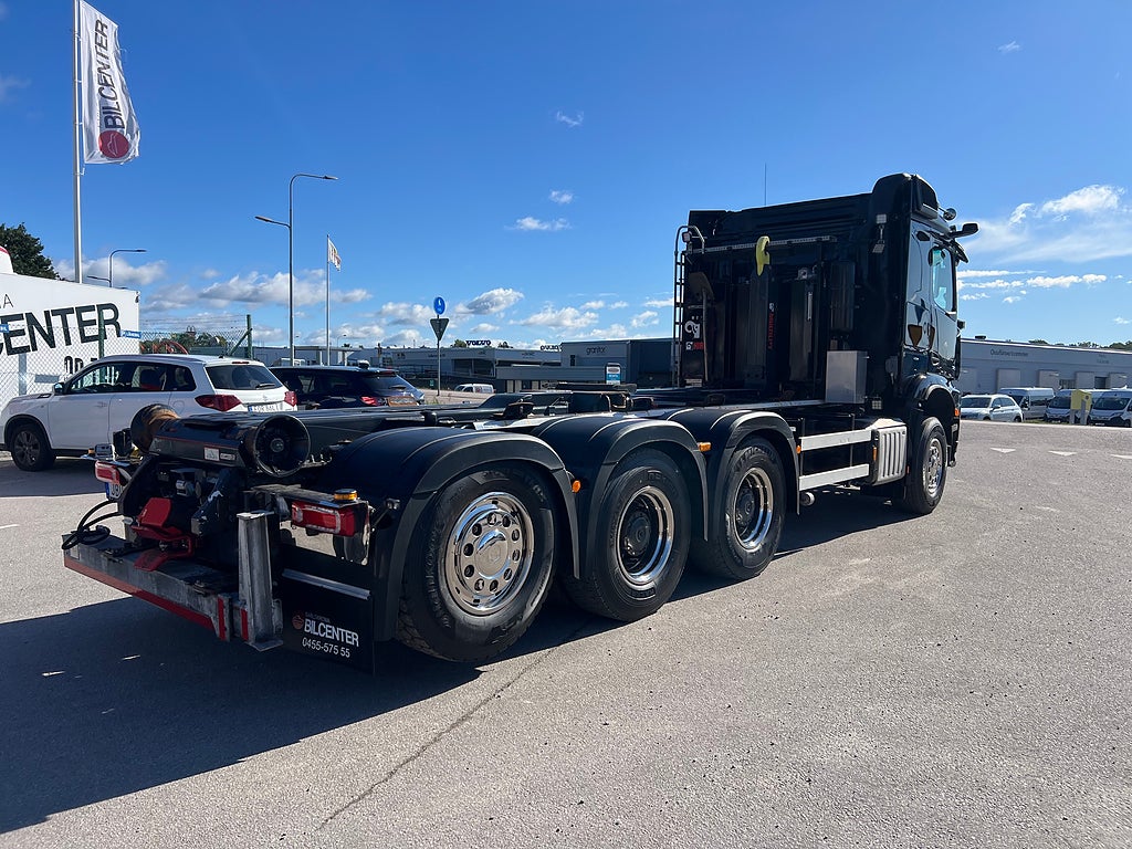 Mercedes-Benz Arocs 3251 Tridem Lastväxlare, Fullt Plogutrustad