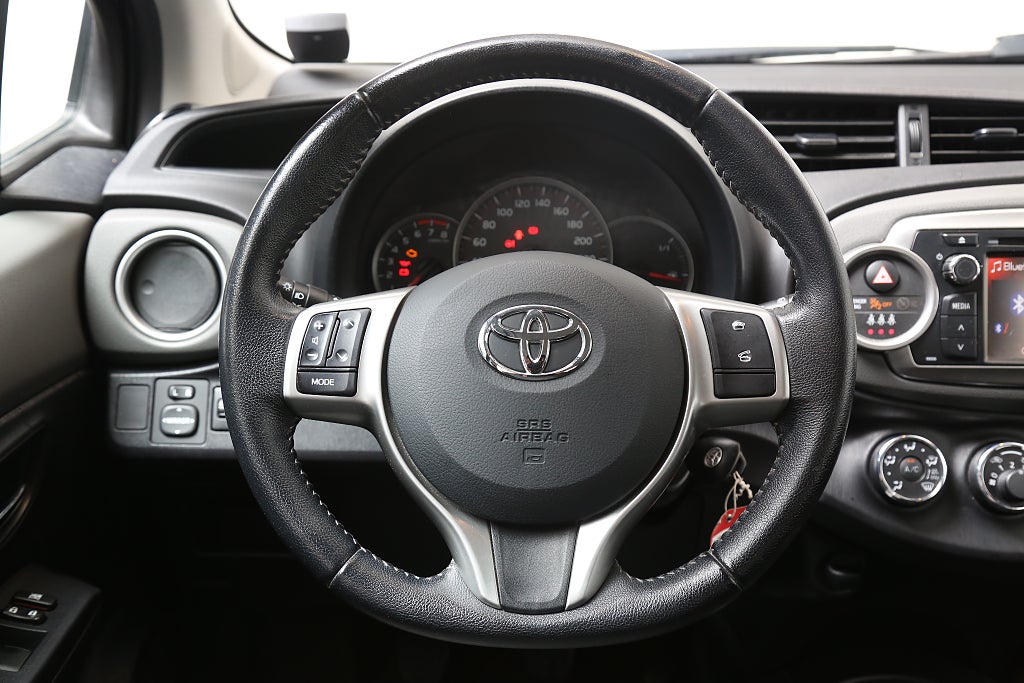 Toyota Yaris 1,33 Dual VVT-i Active 5-dörrar Kamera Motorvärmare 2013