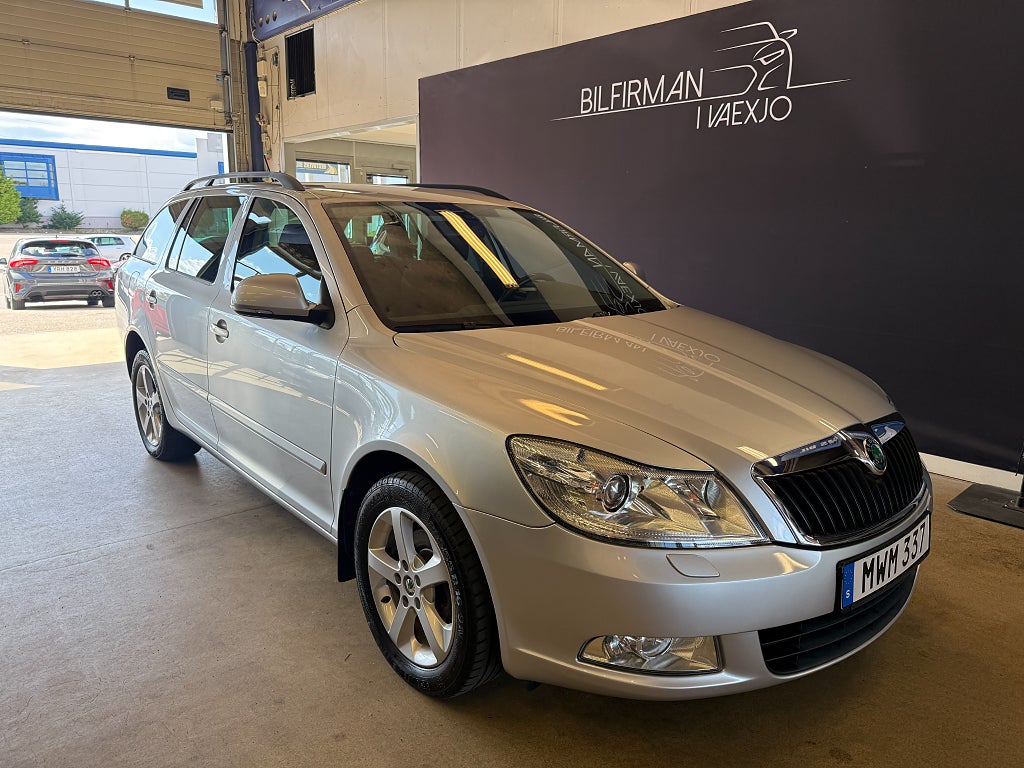 Skoda Octavia 1.6 TDI Elegance *1 Brukare, Drag*