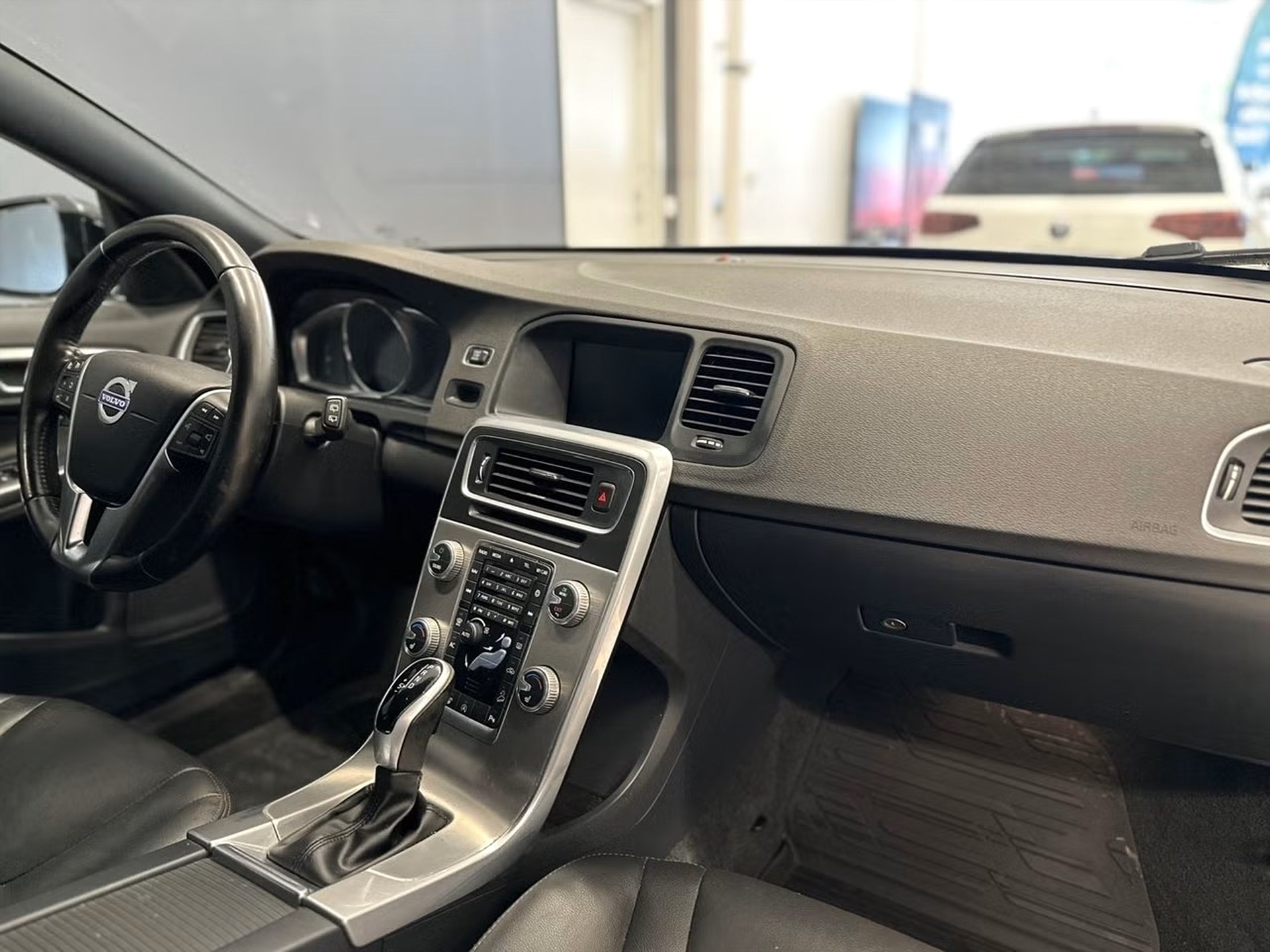 Volvo V60 Cross Country 2017, kuva 7/36