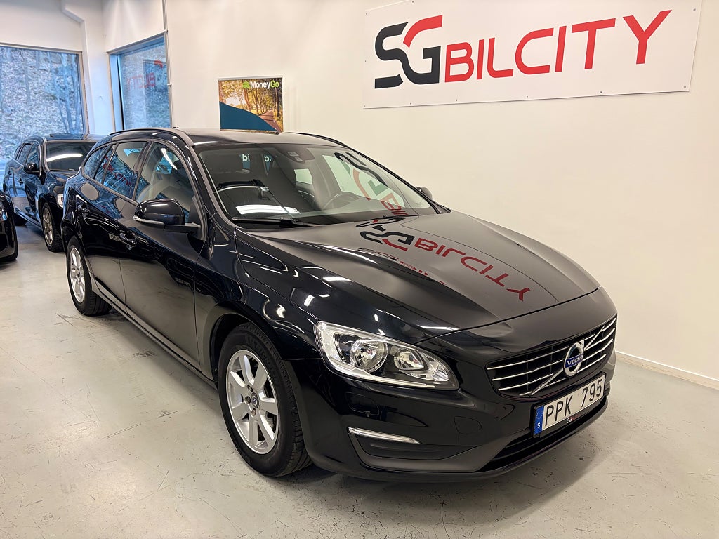 Volvo V60 D2 POWERSHIFT FACELIFT KINETIC SVENSKSÅLD 0% RÄNTA