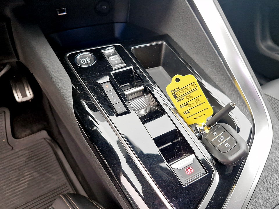 Bild på Peugeot 5008 GT 1.2 PT 130hk Aut 7-SITS B-KAMERA CARPLAY